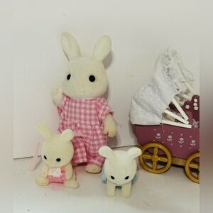 Calico Critters Connor & Kerri's Carriage Ride playset